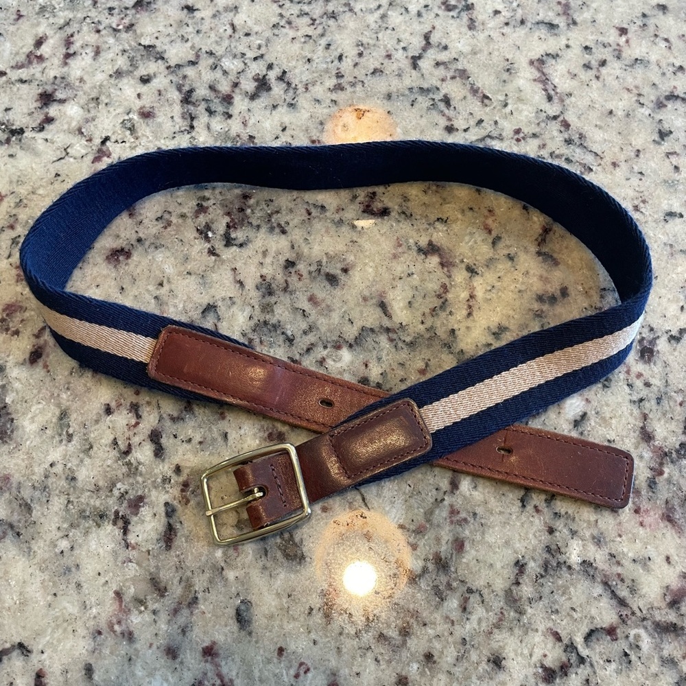 Women’s woven straight leather belt with gold buckle size 28